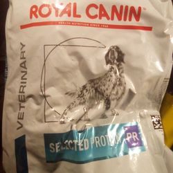 Royal Canin Selected Protein Dog Food