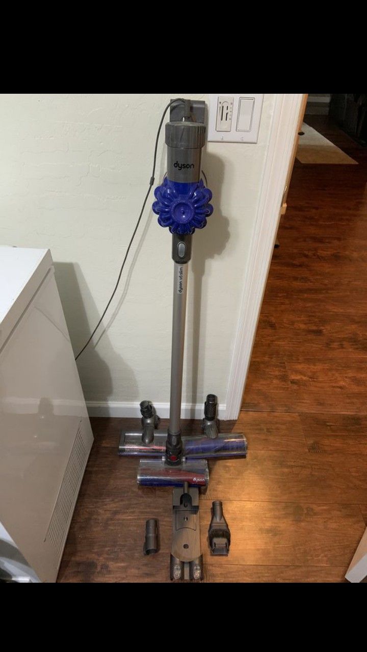 Dyson v6 Slim Cordless Vaccum