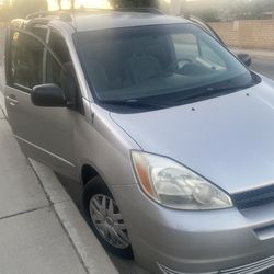 Toyota Sienna 2005 Excellent Condition $4850