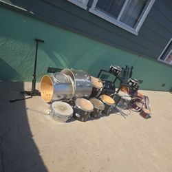 Drums & Accessories 