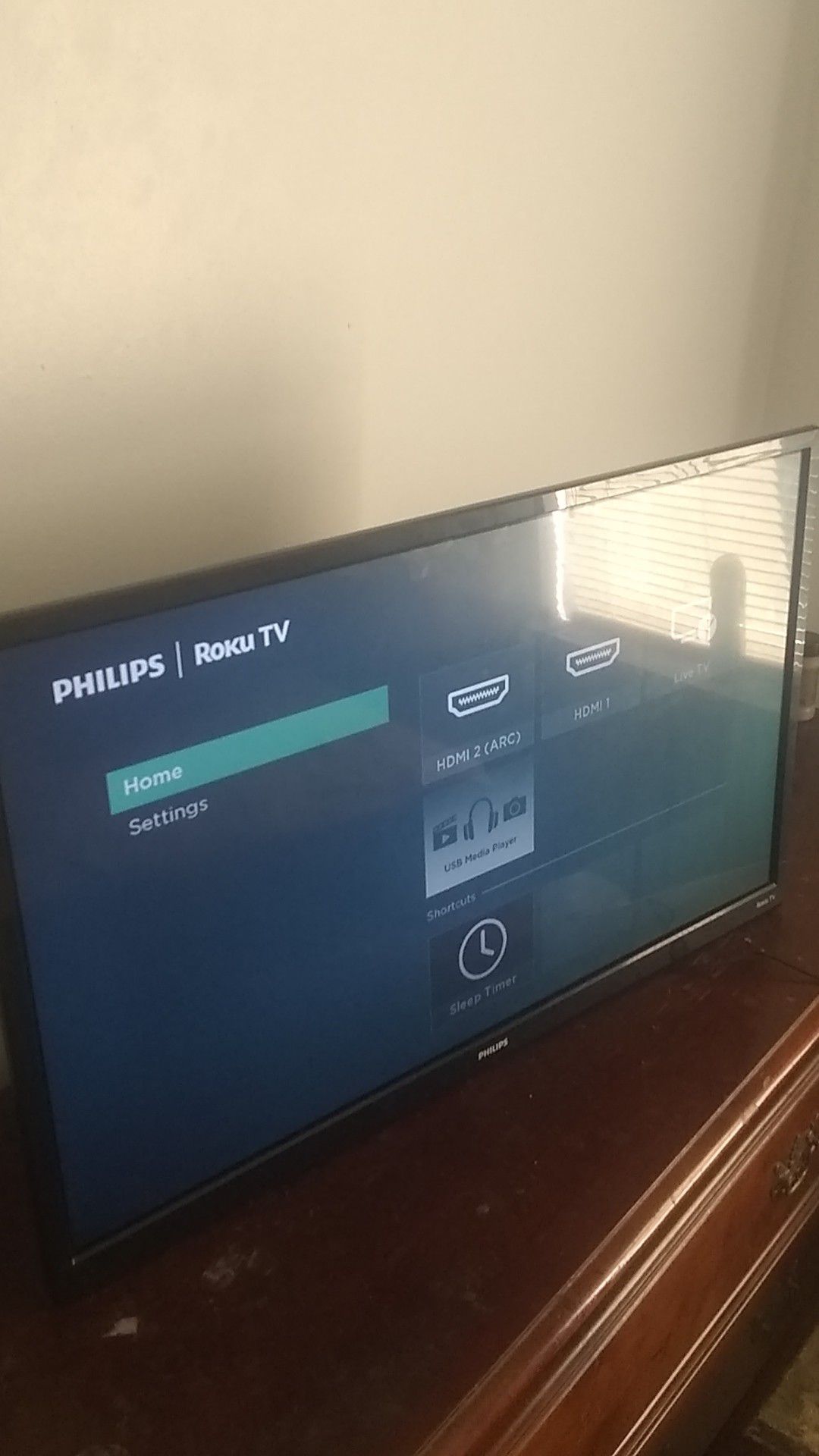 32 inch PHILIPS Roku smart tv