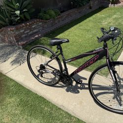 Hyper Bicycle 700c Womens Spin Fit Hybrid Bike, Black and Pink