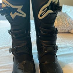 Apinestars Boots