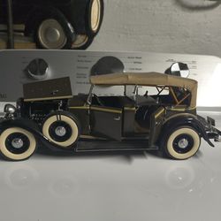32 Lincoln 1:18 die cast metal car