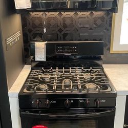 New Frigidaire Black Range And Microwave 