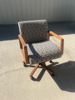 Rolling chairs