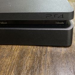 PS4 Slim 