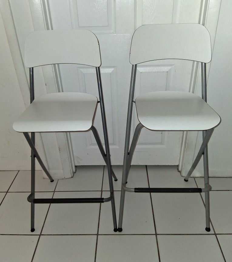 lot of 2 NOT identical but very similar bar stools with cushions $20 FIRM for both!