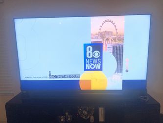 75” Samsung 8K smart tv with remote Moving Sale