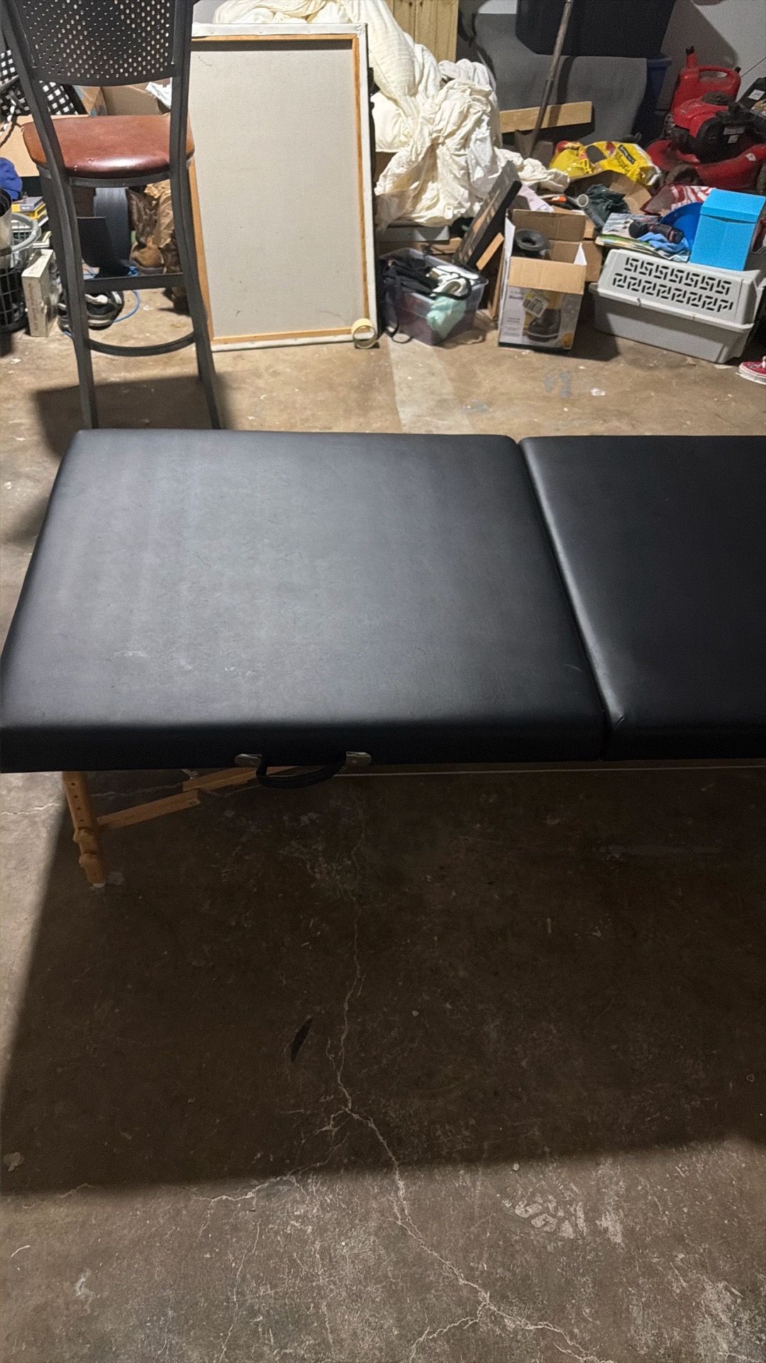 Massage table / chiropractor table