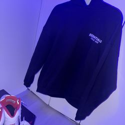 Black & White Essentials Medium