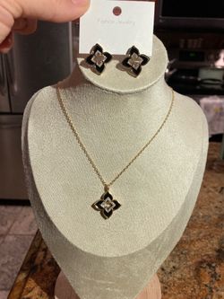 Necklace + earrings set