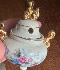 Vintage pottery piece gold dog colored