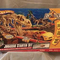 Hot Wheels Trick Tracks Jurassic Starter Set -2009•Ages 4 and up 