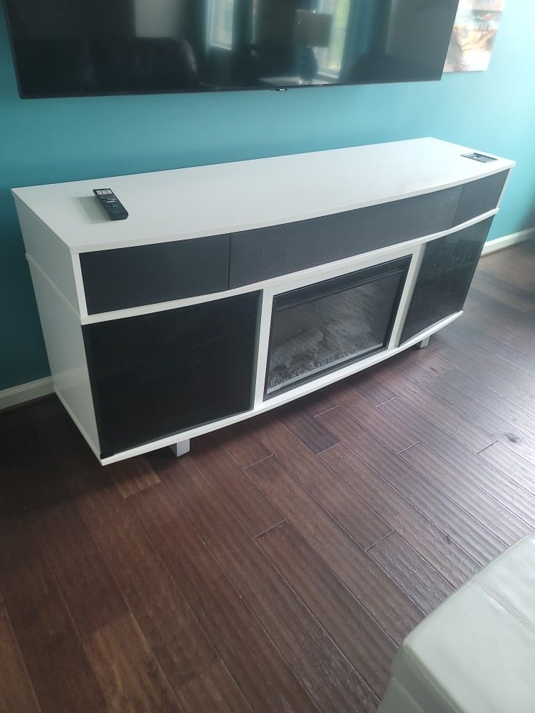 Entertainment Stand / Cradenza