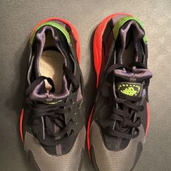 Nike Air Huarche Sneakers