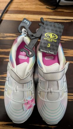 Brand NWT girls light up shoes sz 3y