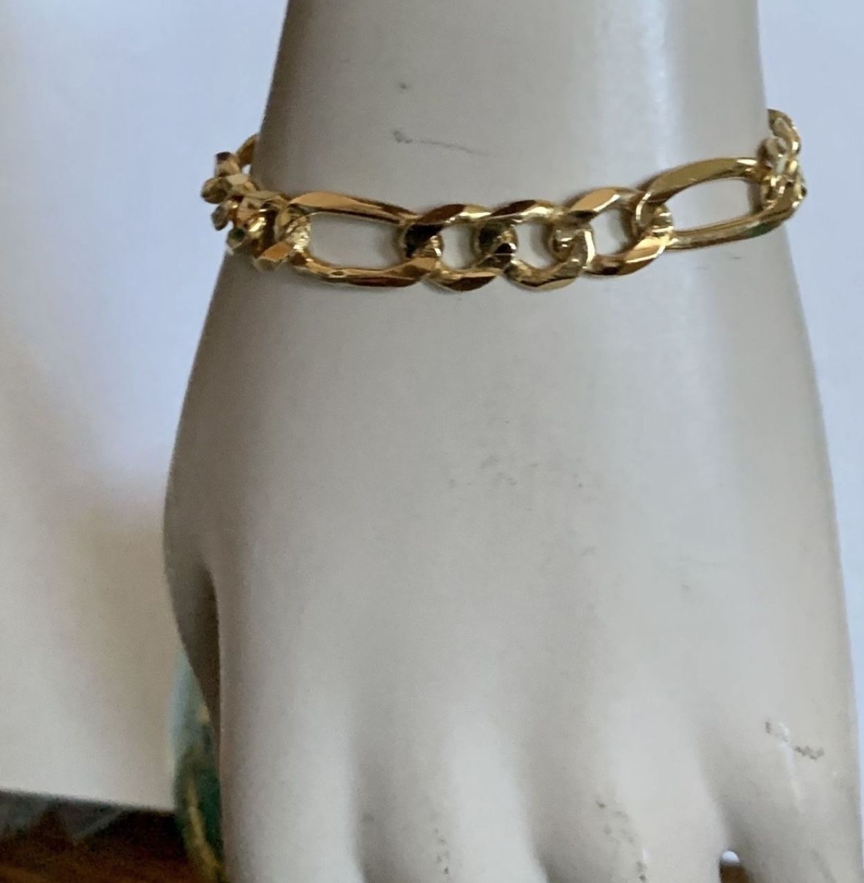 10KT Solid Yellow Gold Figaro Bracelet with Lobster Clasp about 13.48 mm wide… Size 6.1/2 " Unisex