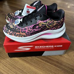 Girl Skecher Shoe Size 4
