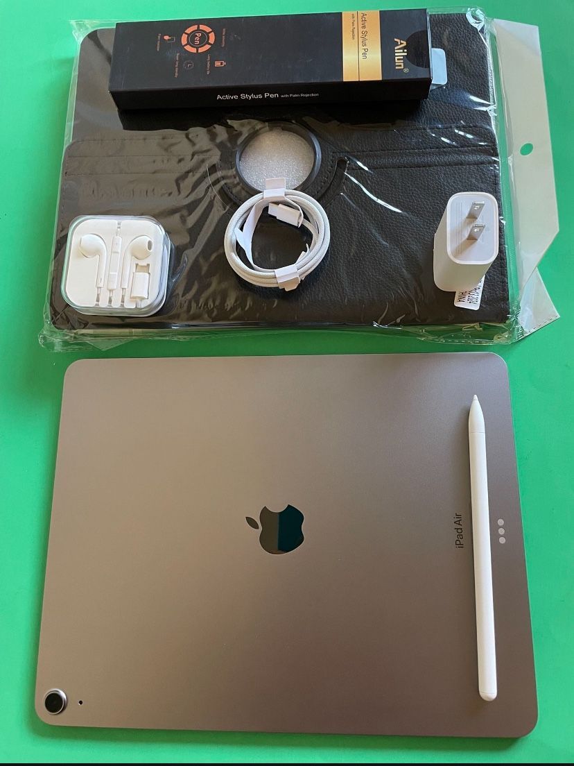 Apple IPad Air 13” (M2 chip / 2024  model) 128GB with Pen, keyboard & Accessories (warranty 10/2025) 