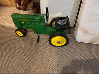 John Deere a pedal tractor