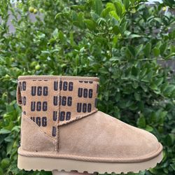 Ugg Mini Classic