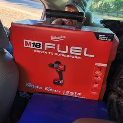 Milwaukee Drill/Driver Set
