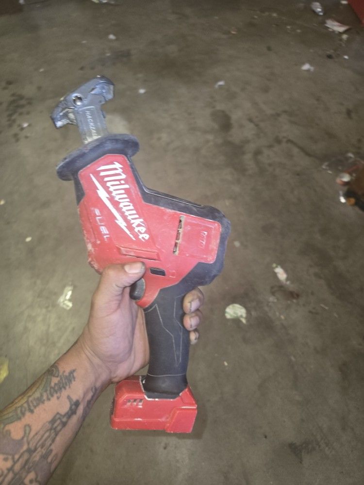 M 18 Hacksaw