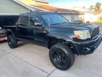 Moto metal 17in wheels and 33 tires