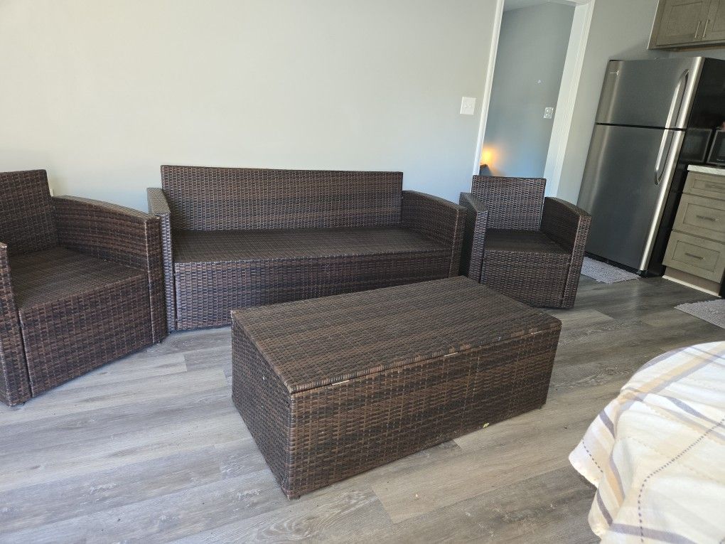 4 Piece Wicker Rattan  Outside Furniture  No Cushions  Make Offer 