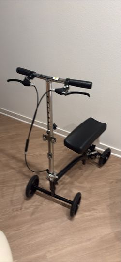 Knee scooter