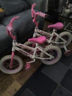 12 inch huffy bikes both good shape one of them dont have training wheels