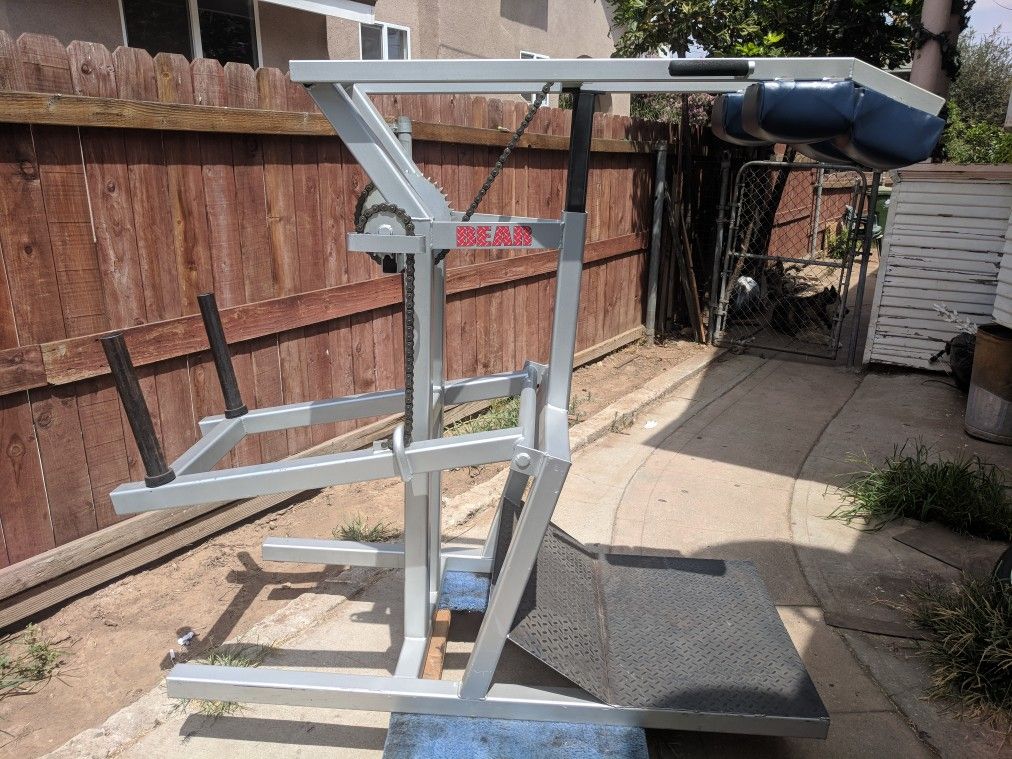 Powernetics Bear Squat machine