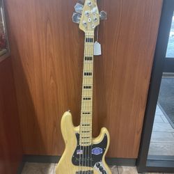 Fender Jazz Bass V 