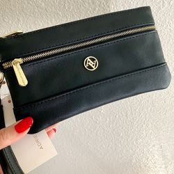 Adrienne Vittadini double zip wristlet 🖤