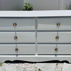 Solid Wood Dresser With 6 Drawers