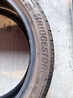 2 (like new) BRIDGESTONE tires 235/40r19