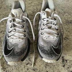 AIR MAX  NIKE  INFURIATE LOW GRADE SCHOOL 