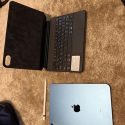 iPad 10th Gen Bundle 64GB