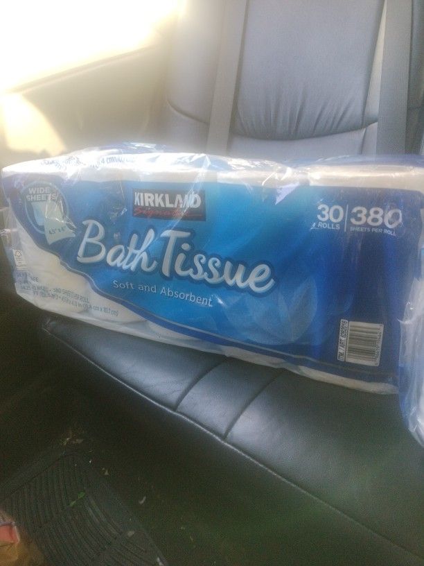 ** 3 - 30 Roll Pk Kirkland Toilet Papper. **