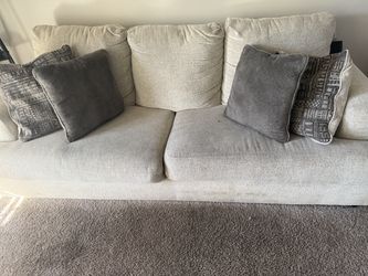 🛋️ COUCH & LOVESEAT SET FOR SALE – $550 FOR BOTH! 🛋️