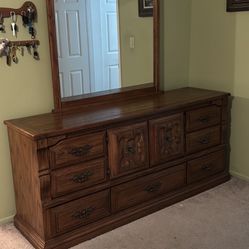 Dresser With Mirror