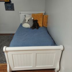 Twin Bed With Trundle And Mattresses