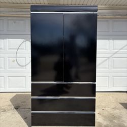 ‼️POST MODERN 3 DRAWER DRESSER FOR SALE‼️225$ OR BEST OFFER‼️GOOD CONDITION🚚DELIVERY AVAILABLE🚚