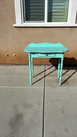 Cute vanity/desk$85