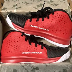NEW 2Y Under Armour Boys Shoes, PS Jet 2019