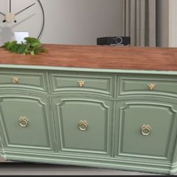 SALE Exquisite Green Henredon Fine Buffet Credenza for Sale in