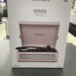 CROSLEY VOYAGER 3-SPEED PORTABLE TURNTABLE