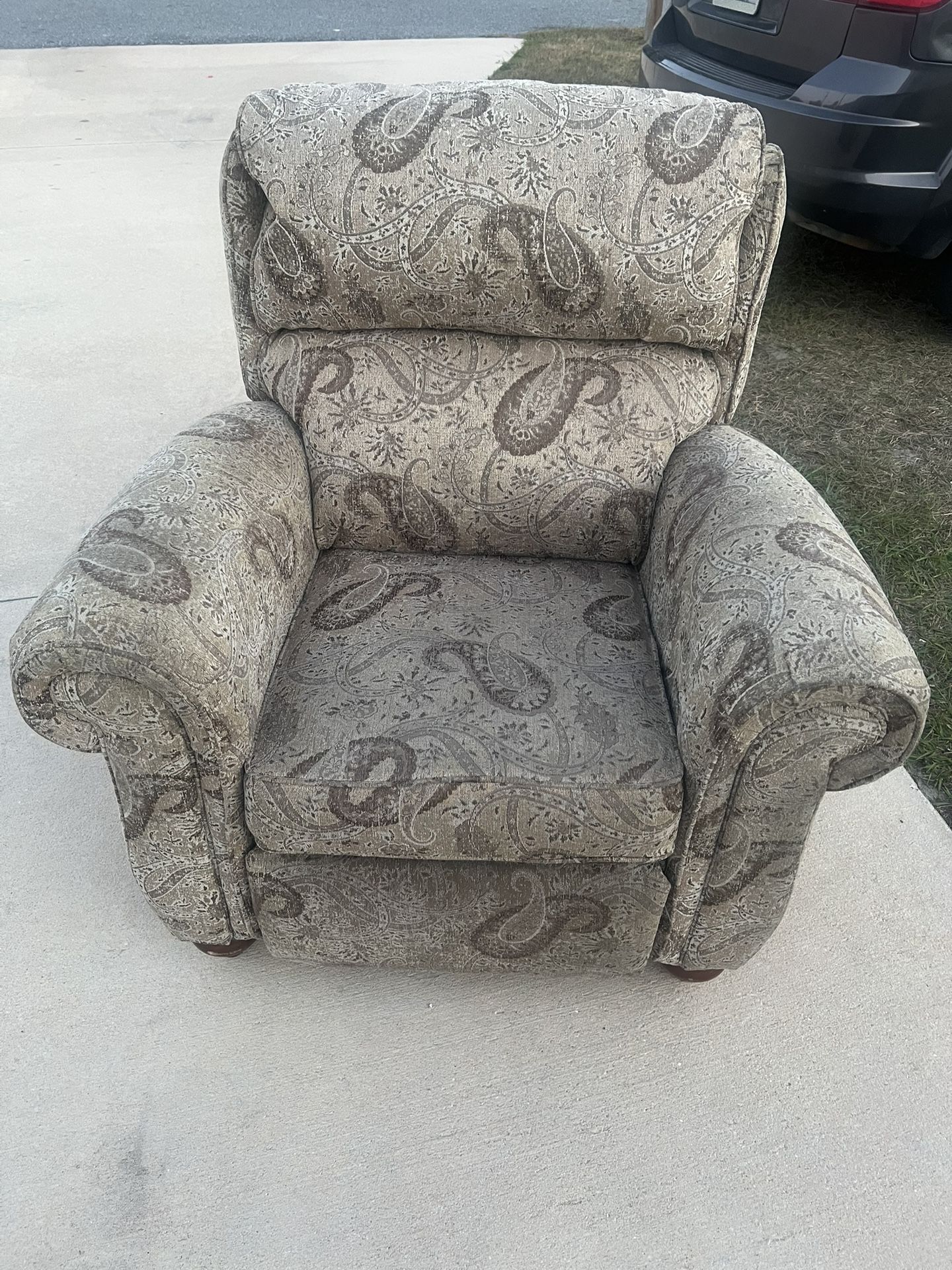 Paisley Pattern Recliner Chair