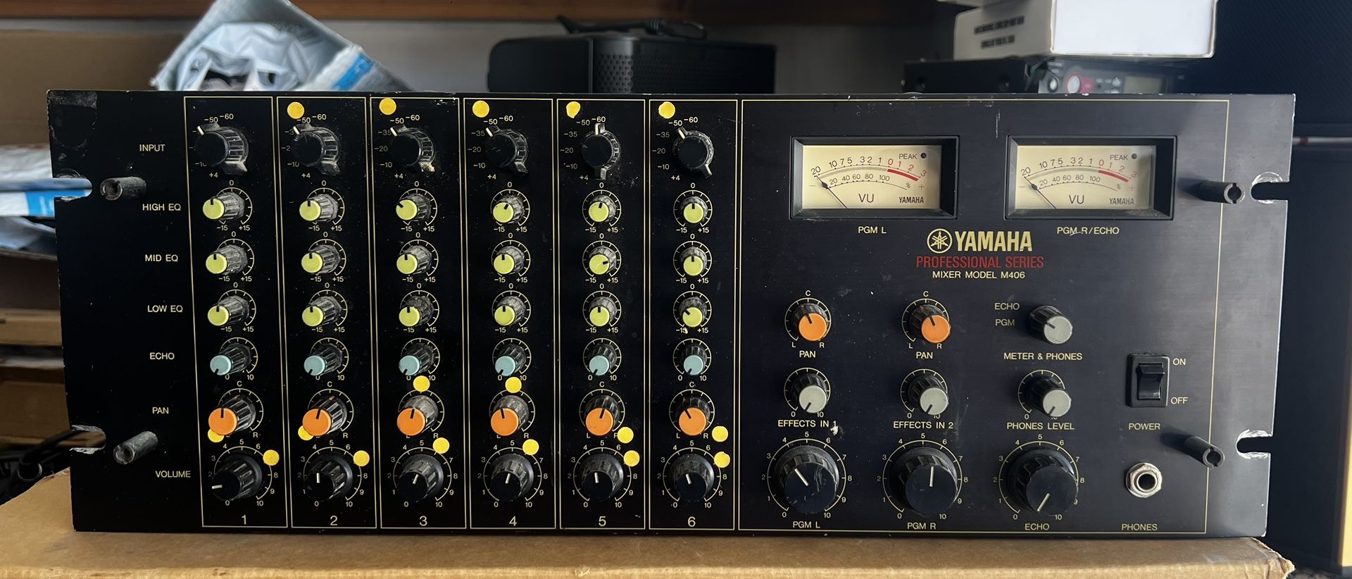 Yamaha M406 Professional Series Mixer